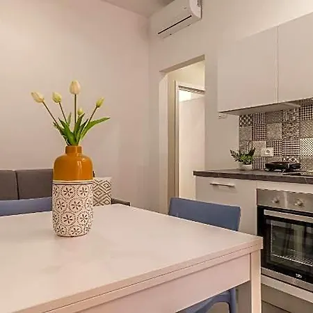 Elegante 8 Posti Vicino Stazione - Grey E Blu Apartment