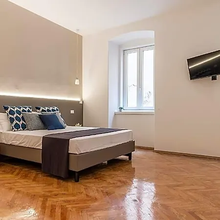 Elegante 8 Posti Vicino Stazione - Grey E Blu Apartment *