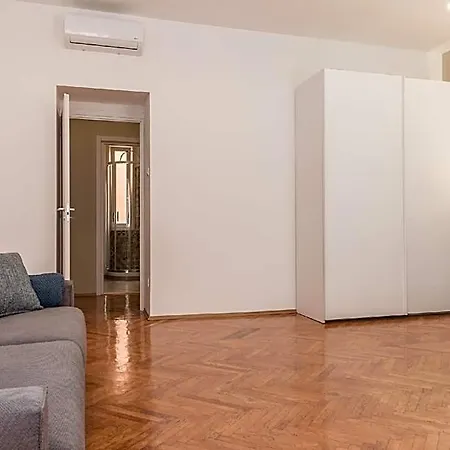 Elegante 8 Posti Vicino Stazione - Grey E Blu Apartment