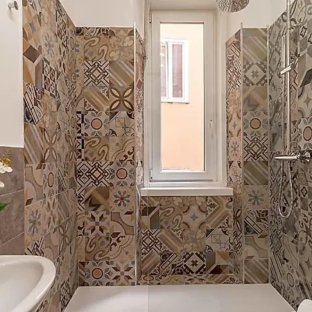 Apartment Elegante 8 Posti Vicino Stazione - Grey E Blu Triest