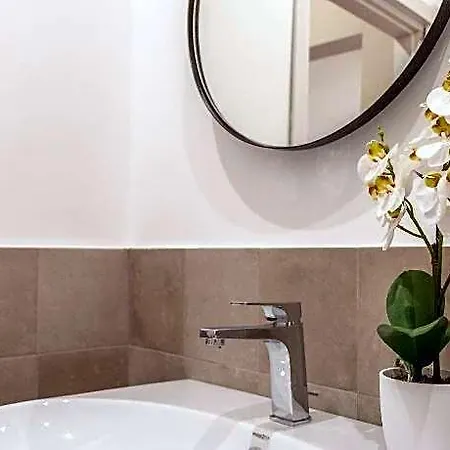 Apartment Elegante 8 Posti Vicino Stazione - Grey E Blu