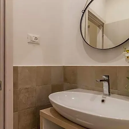 Apartment Elegante 8 Posti Vicino Stazione - Grey E Blu Trieste