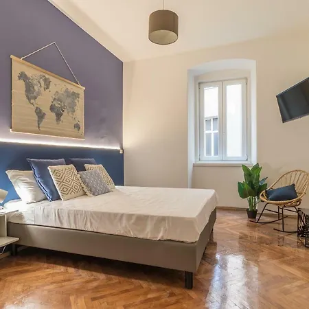Appartement Elegante 8 Posti Vicino Stazione - Grey E Blu Triëst