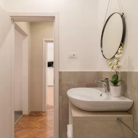 Elegante 8 Posti Vicino Stazione - Grey E Blu