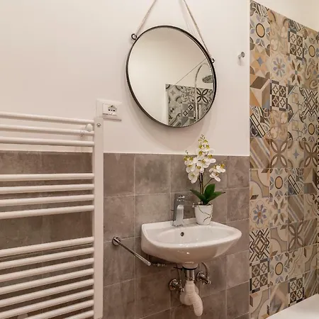 Elegante 8 Posti Vicino Stazione - Grey E Blu