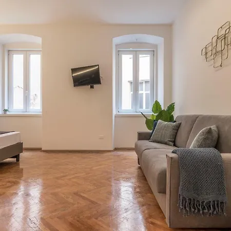 Elegante 8 Posti Vicino Stazione - Grey E Blu Appartement *