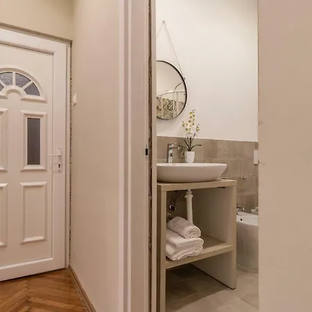 Elegante 8 Posti Vicino Stazione - Grey E Blu Appartement *