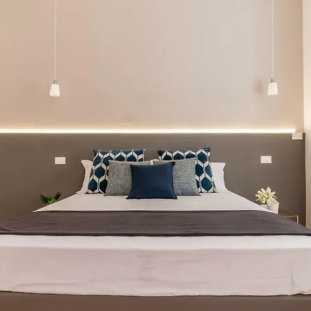 Elegante 8 Posti Vicino Stazione - Grey E Blu Apartment Triest