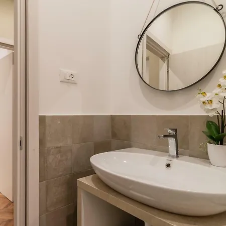 Elegante 8 Posti Vicino Stazione - Grey E Blu Appartement