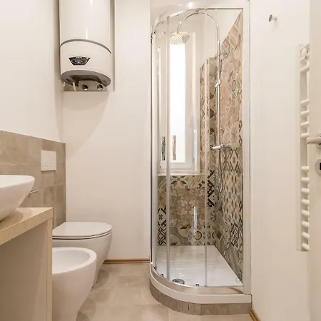 Appartement Elegante 8 Posti Vicino Stazione - Grey E Blu Triëst