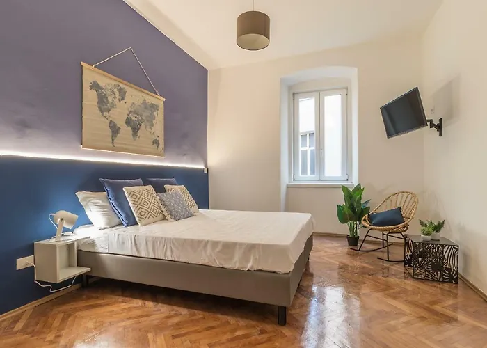 Apartment Elegante 8 Posti Vicino Stazione - Grey E Blu Trieste