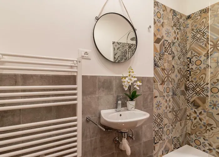 Elegante 8 Posti Vicino Stazione - Grey E Blu