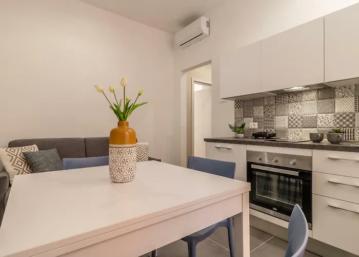 Elegante 8 Posti Vicino Stazione - Grey E Blu Appartement Trieste