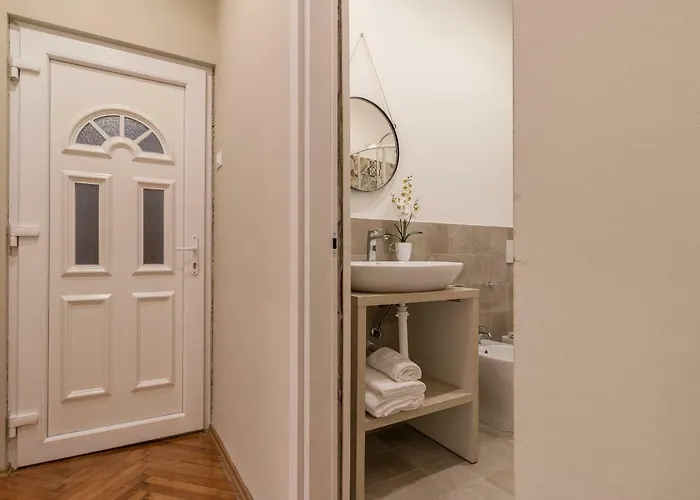 Elegante 8 Posti Vicino Stazione - Grey E Blu Appartement *