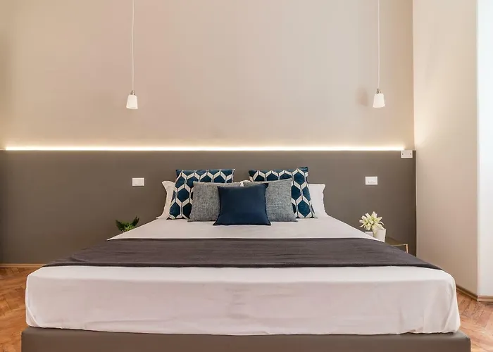 Elegante 8 Posti Vicino Stazione - Grey E Blu Apartment Trieste