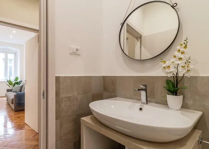 Elegante 8 Posti Vicino Stazione - Grey E Blu Apartment