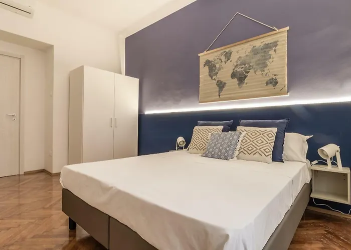 Elegante 8 Posti Vicino Stazione - Grey E Blu Trieste