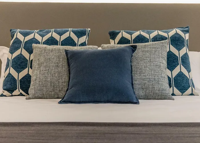 Elegante 8 Posti Vicino Stazione - Grey E Blu Trieste